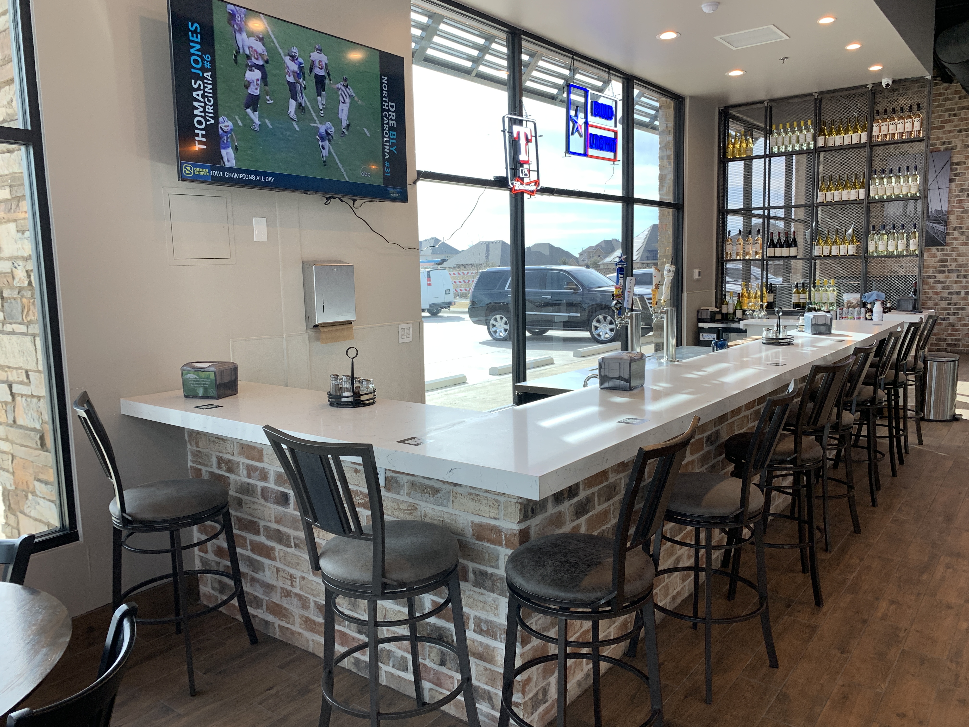Full bar with beer taps, wine selection, and a TV at Jonny's Pizza in Frisco, TX